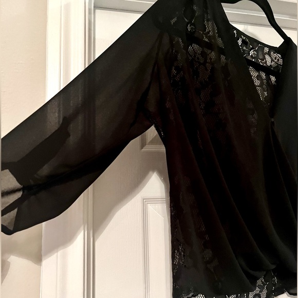 Blouse - Picture 2 of 3